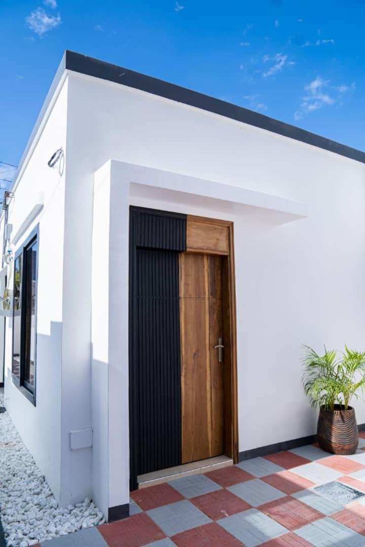 Unit Number 1 Apartment Nkunjila ภายนอก รูปภาพ