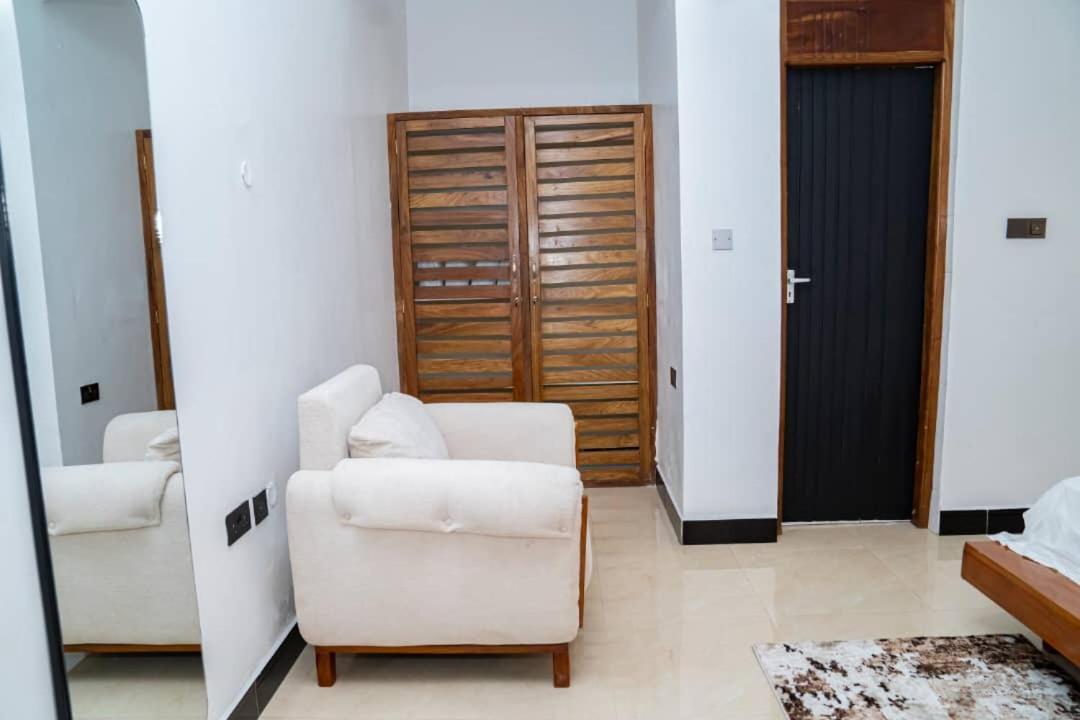 Unit Number 1 Apartment Nkunjila ภายนอก รูปภาพ