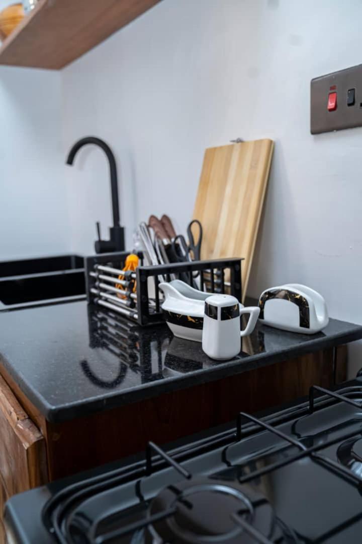 Unit Number 1 Apartment Nkunjila ภายนอก รูปภาพ